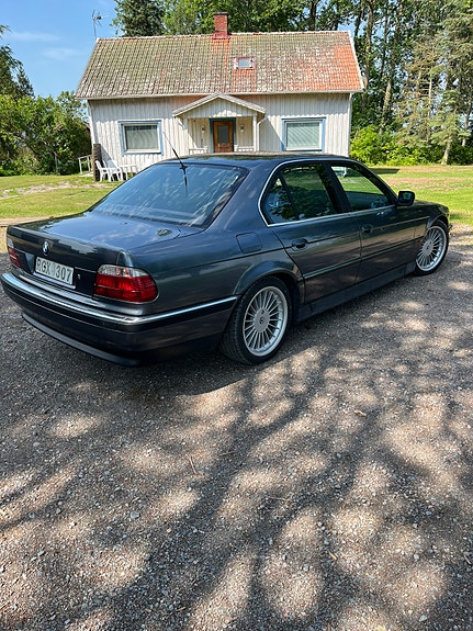 BMW 740i 2 of 5