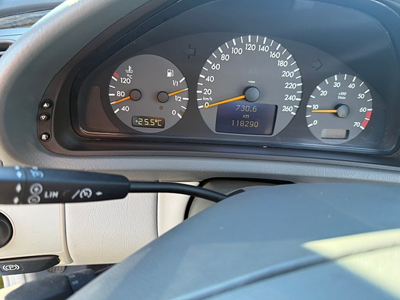 Mercedes-Benz CLK320 12 of 13
