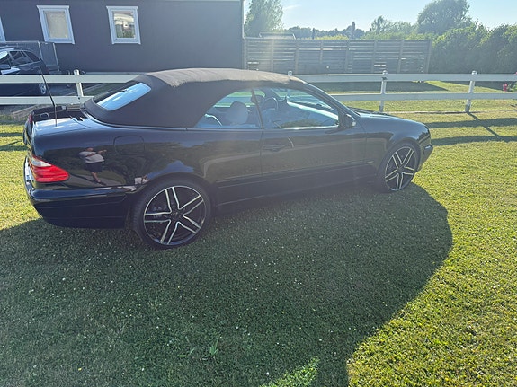 Mercedes-Benz CLK320 4 of 5