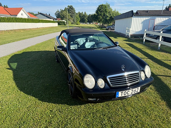Mercedes-Benz CLK320 5 of 5