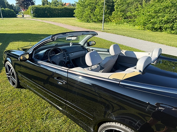 Mercedes-Benz CLK320 7 of 13