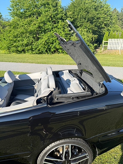 Mercedes-Benz CLK320 6 of 13