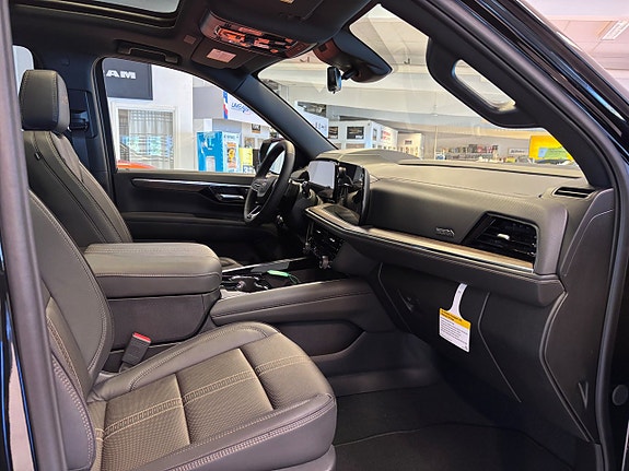 Chevrolet Tahoe 11 of 17