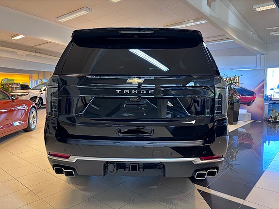 Chevrolet Tahoe 3 of 5