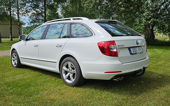 Skoda Superb 2 of 5
