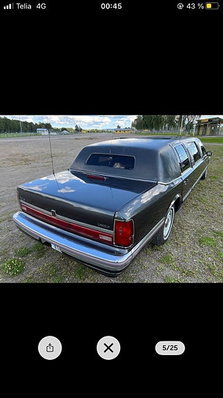 Lincoln Town Car 5 of 5