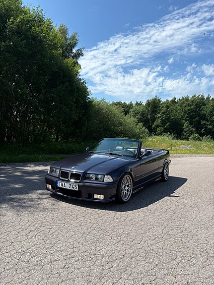BMW 325i 2 of 5