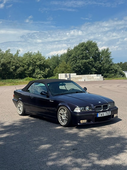 BMW 325i 5 of 5