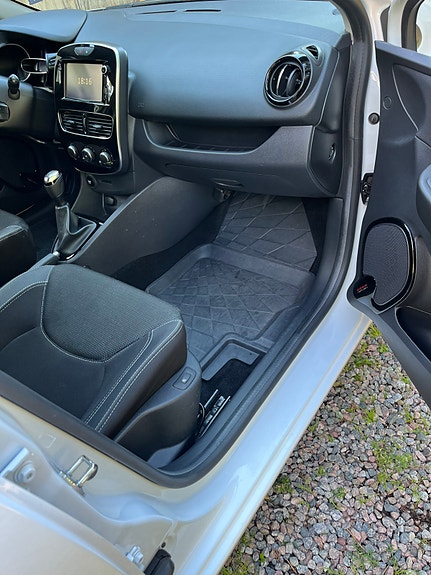 Renault Clio 10 of 24