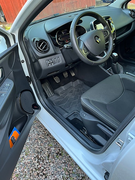 Renault Clio 9 of 24