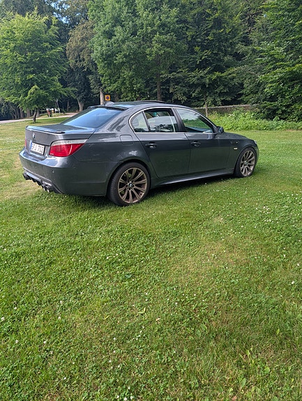 BMW 528 3 of 5
