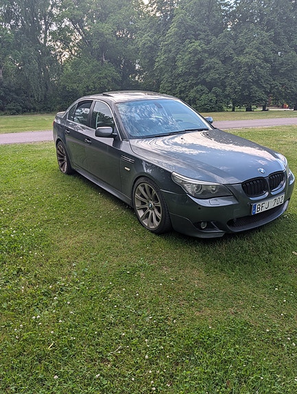 BMW 528 2 of 5