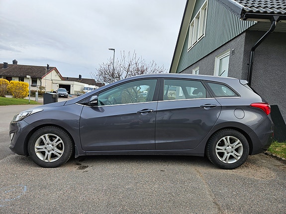 Hyundai i30 2 of 5