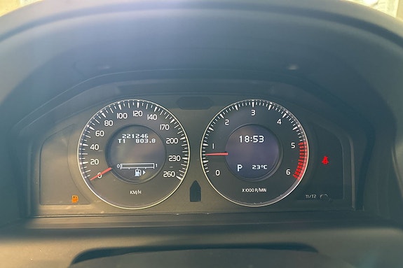 Volvo XC60 14 of 24