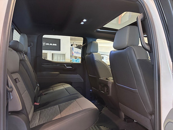 Chevrolet Silverado 1500 9 of 17