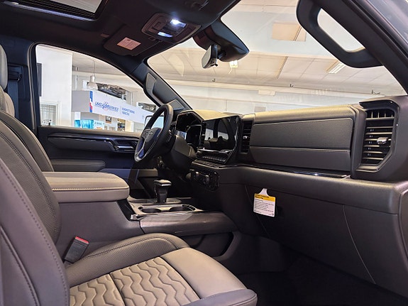 Chevrolet Silverado 1500 10 of 17