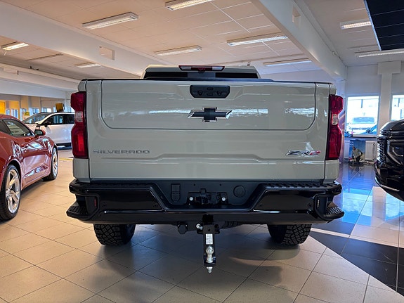 Chevrolet Silverado 1500 3 of 5
