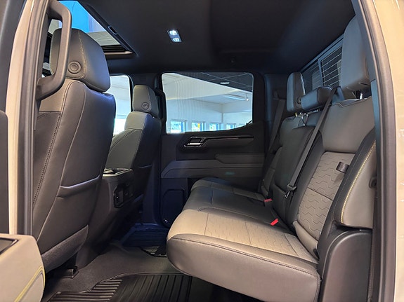 Chevrolet Silverado 1500 8 of 17