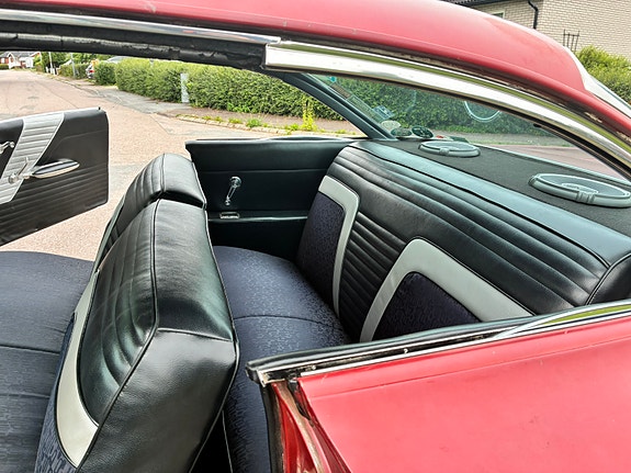 Oldsmobile Dynamic 88 2 of 5