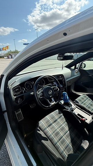 Volkswagen Golf VII 8 of 8