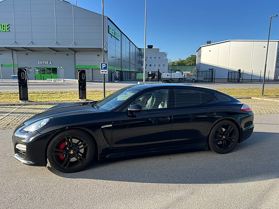 Porsche Panamera GTS 3 of 5