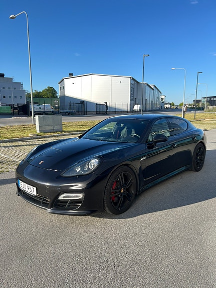 Porsche Panamera GTS 2 of 5