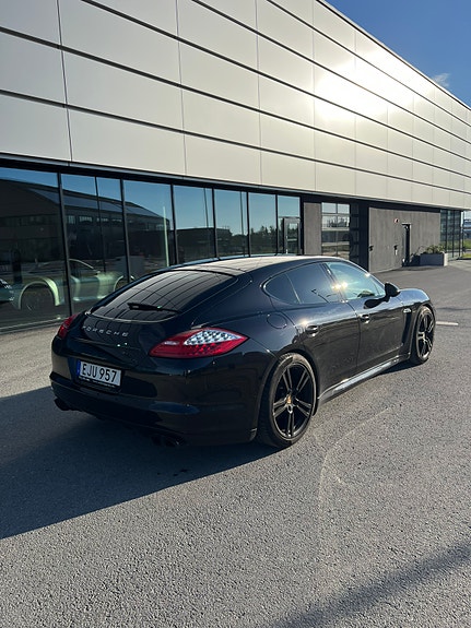 Porsche Panamera GTS 5 of 5
