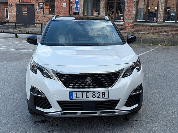 Peugeot 3008 2 of 5