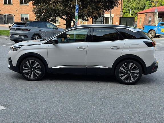Peugeot 3008 4 of 5