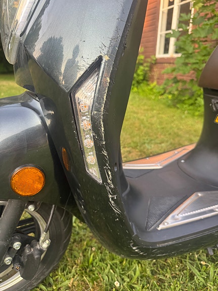 Vespa Vässla 1 Vandelay Gray, 45 km/h 135 mil 3 of 5