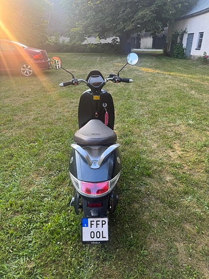 Vespa Vässla 1 Vandelay Gray, 45 km/h 135 mil 2 of 5