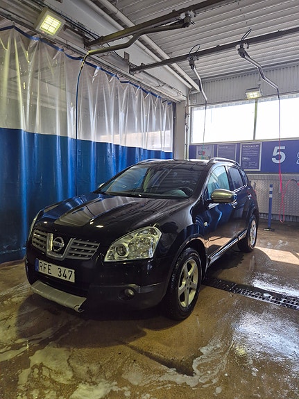 Nissan Qashqai 2 of 2