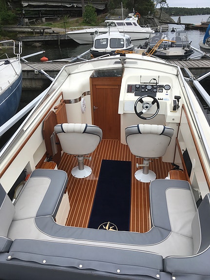 Barossa 8200 - Svenskbyggd Daycruiser 2 of 10