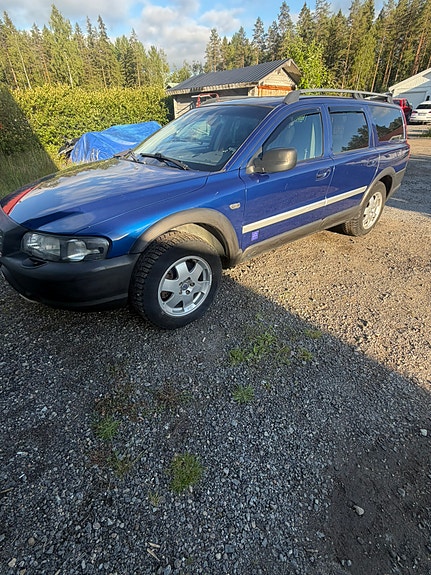 Volvo XC70 2 of 3