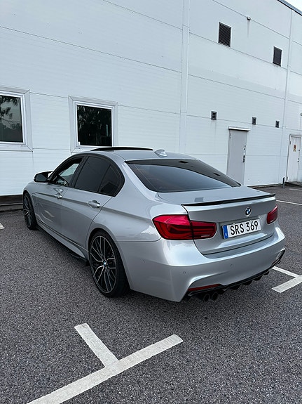 BMW 330e 5 of 5