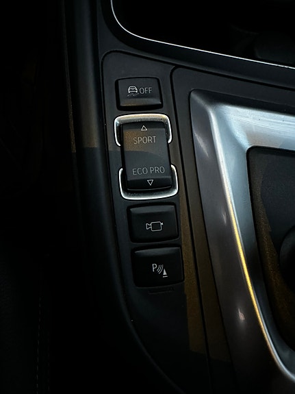 BMW 330e 17 of 23