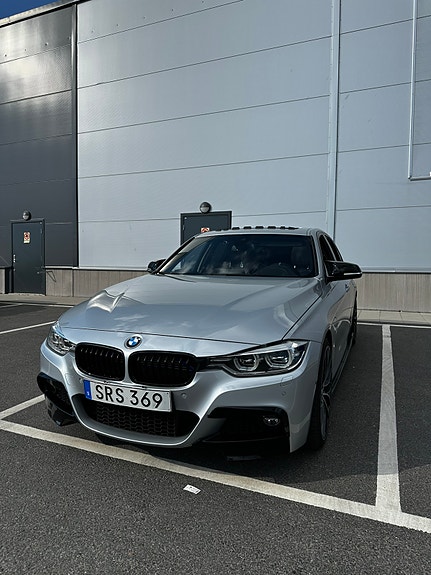 BMW 330e 2 of 5