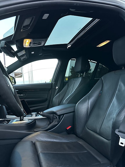 BMW 330e 9 of 23