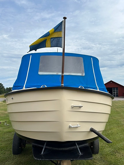 Välvårdad Nidelv 24 - körd i Vänern 2 of 12
