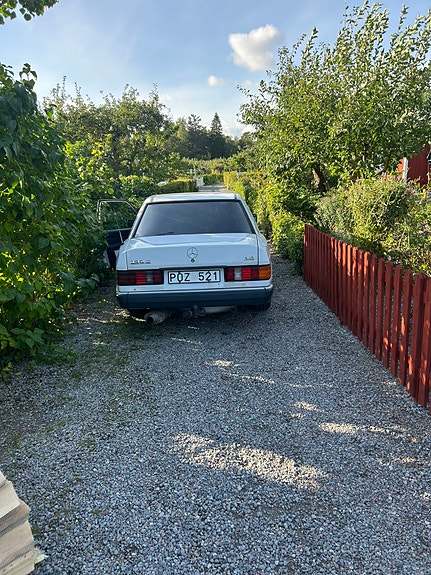 Mercedes-Benz 190 5 of 5