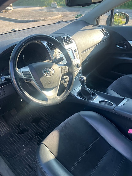 Toyota Avensis 5 of 5
