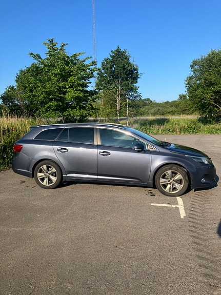 Toyota Avensis 3 of 5