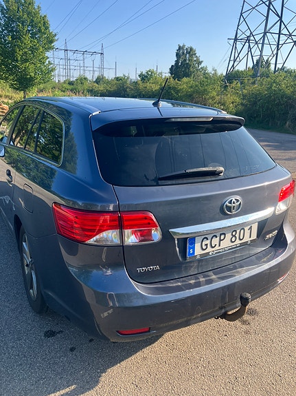 Toyota Avensis 4 of 5