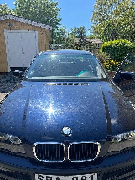BMW 318i 2 of 5