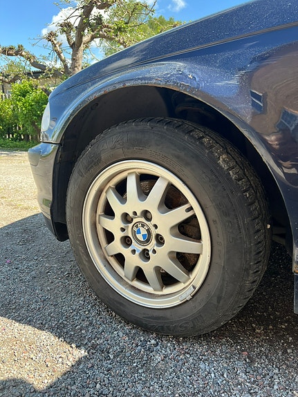 BMW 318i 3 of 5