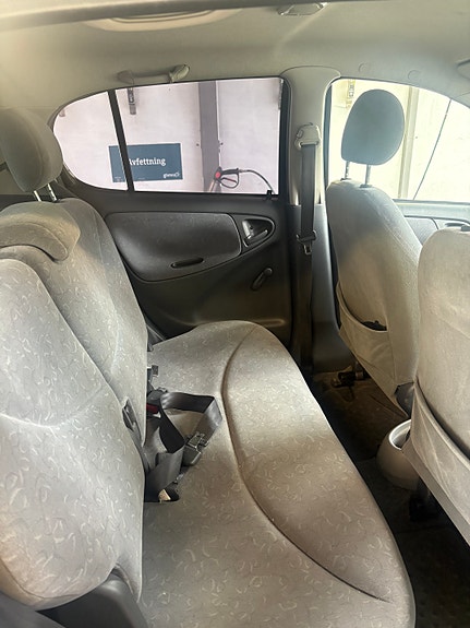 Toyota Yaris 4 of 6