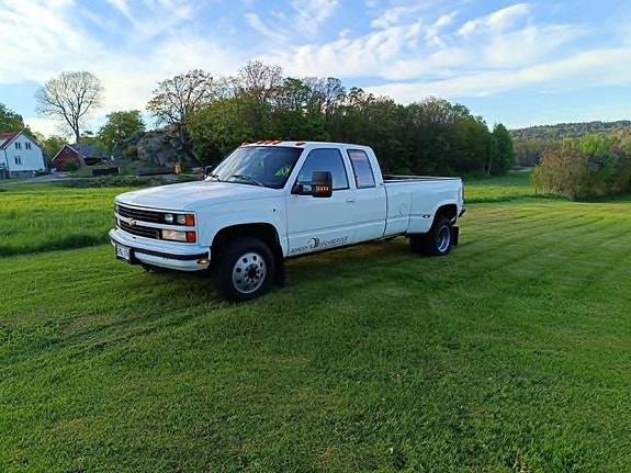 Chevrolet Silverado K3500 2 of 5