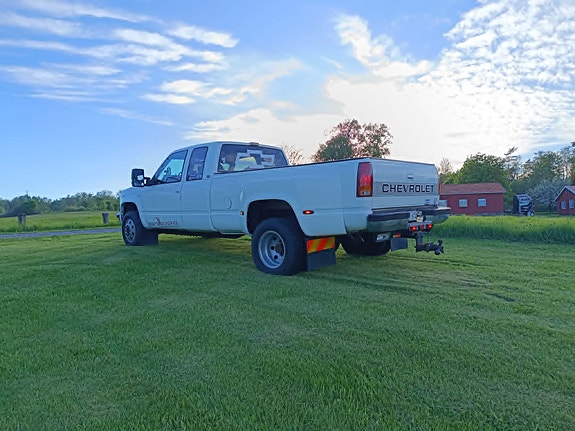 Chevrolet Silverado K3500 4 of 5