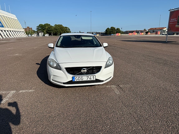 Volvo V40 4 of 5