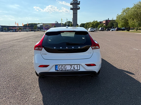 Volvo V40 3 of 5